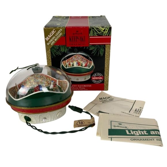 Vintage Hallmark Keepsake Arctic Dome Magic Christmas Ornament 1991 Lights Motio - Picture 1 of 8